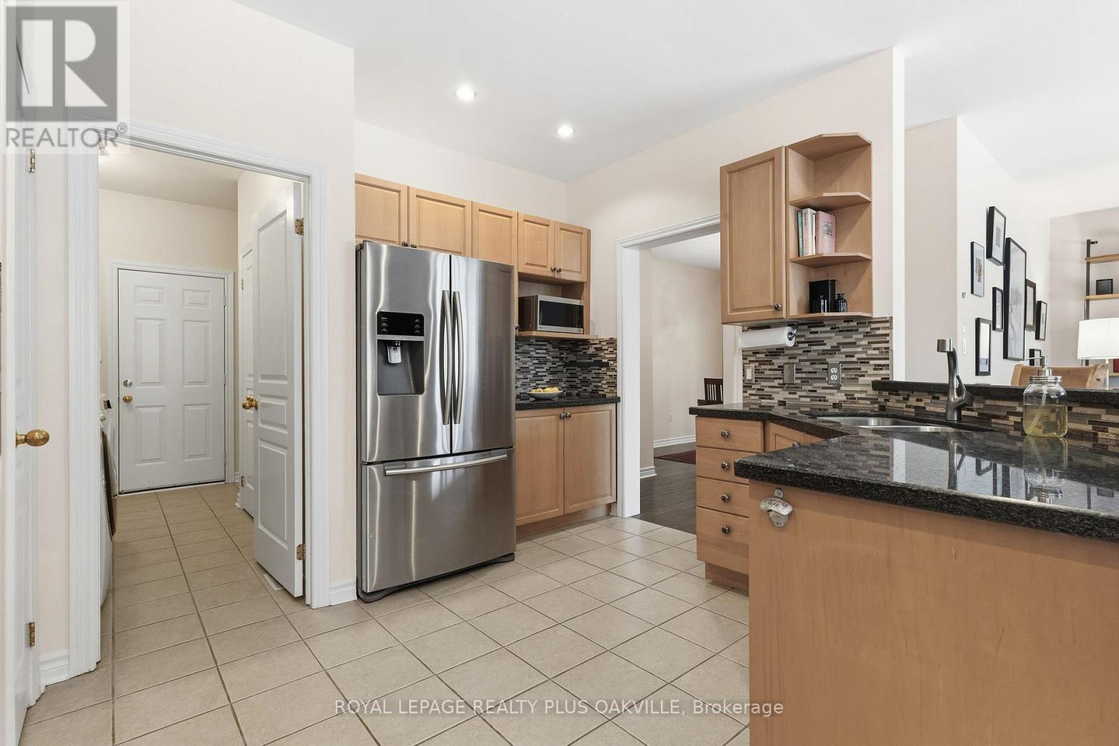 2249 Woodcrest Drive, Oakville, Ontario  L6M 4C6 - Photo 12 - W12703938