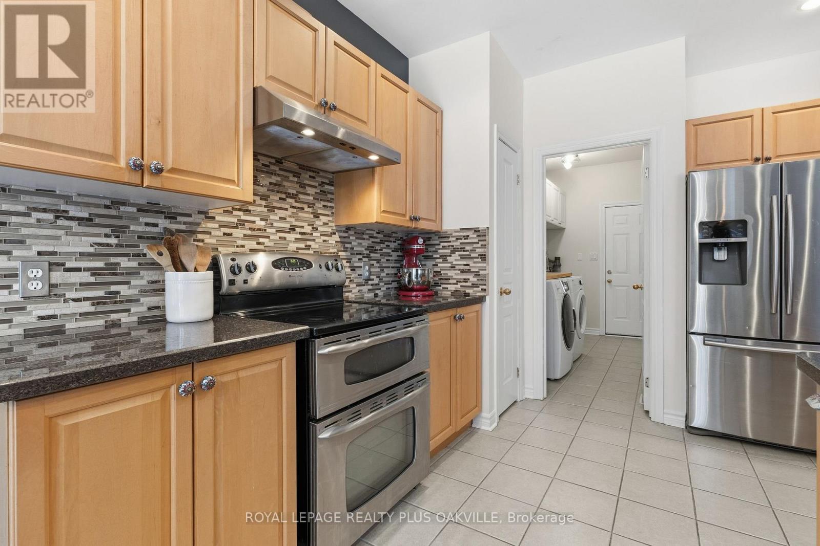 2249 Woodcrest Drive, Oakville, Ontario  L6M 4C6 - Photo 15 - W12703938