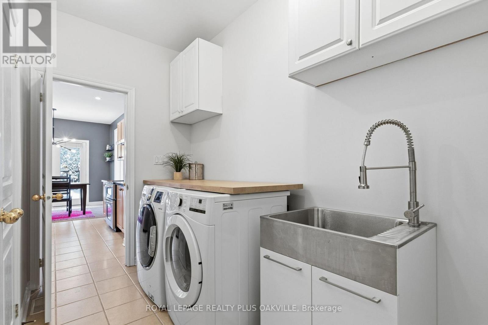 2249 Woodcrest Drive, Oakville, Ontario  L6M 4C6 - Photo 18 - W12703938