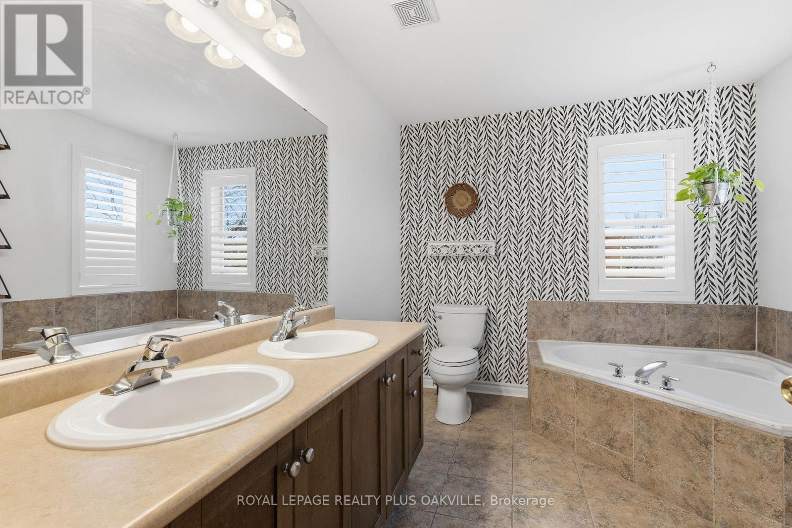 2249 Woodcrest Drive, Oakville, Ontario  L6M 4C6 - Photo 24 - W12703938