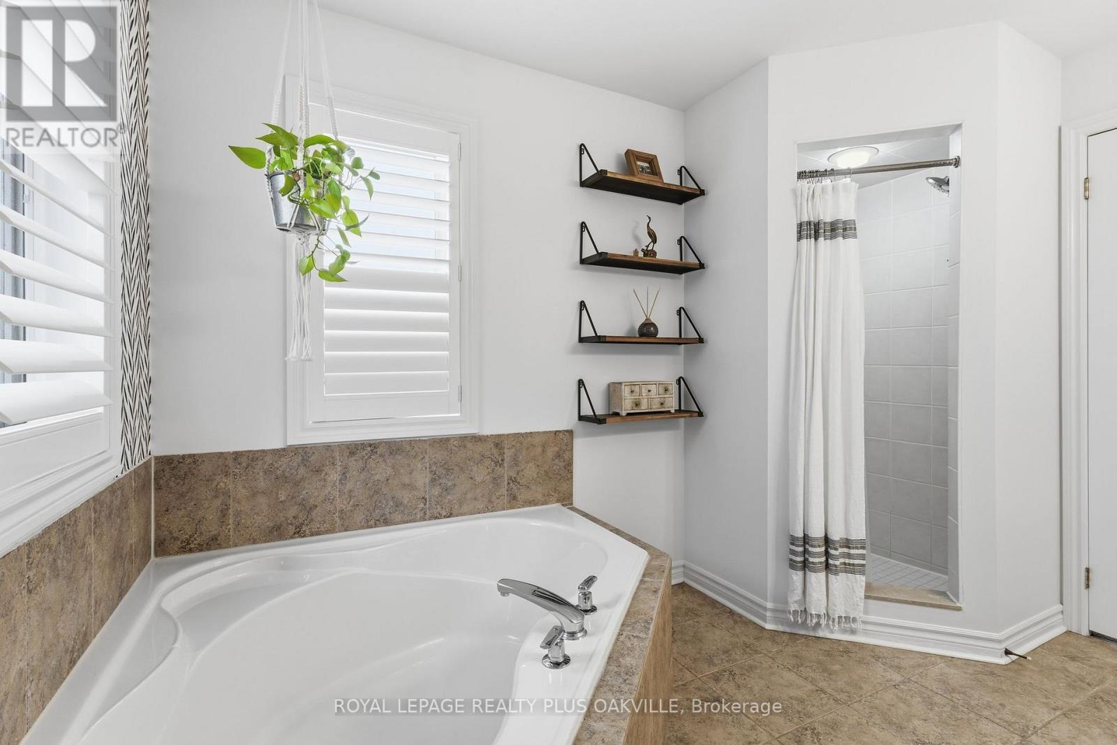 2249 Woodcrest Drive, Oakville, Ontario  L6M 4C6 - Photo 25 - W12703938