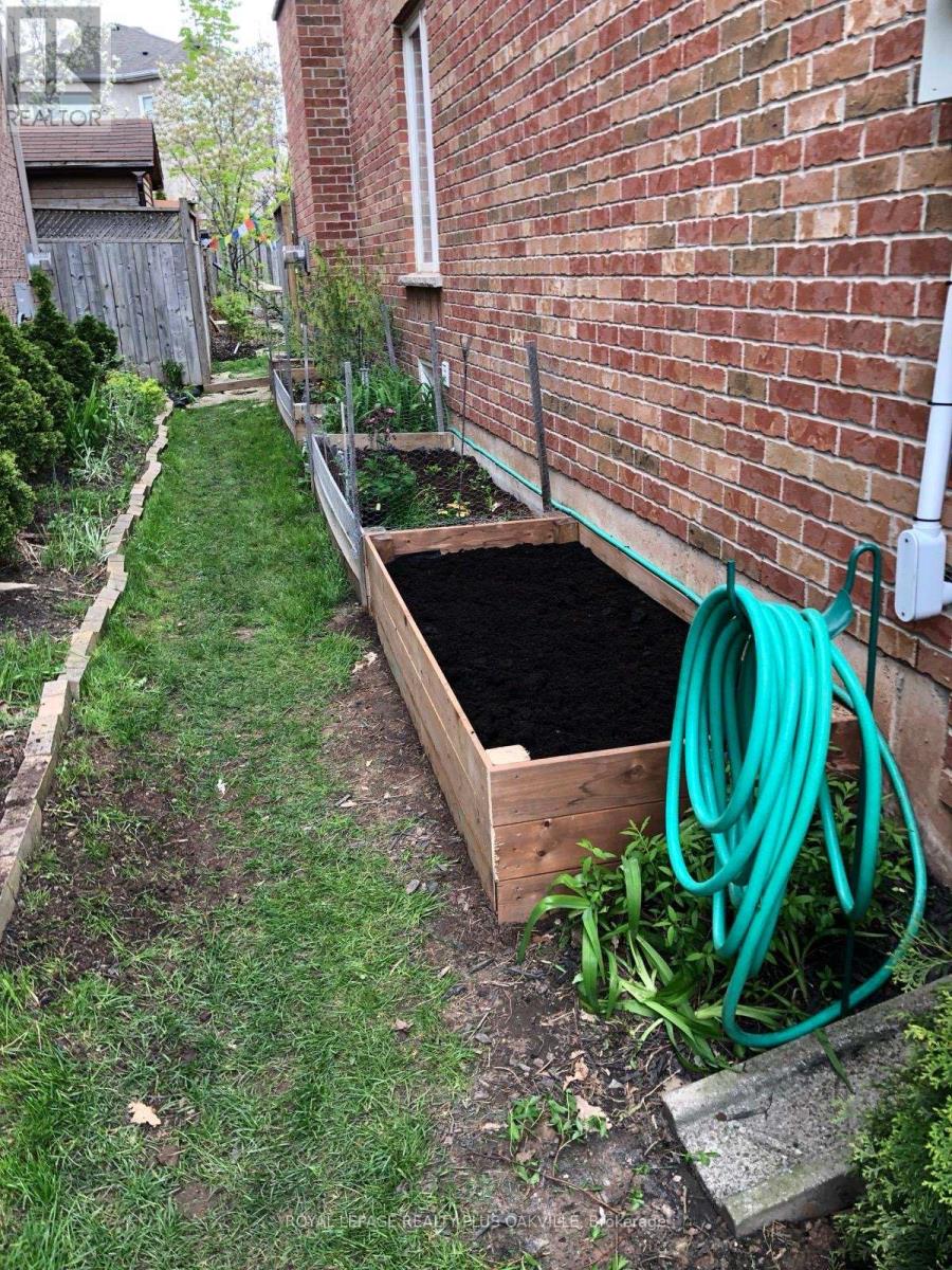 2249 Woodcrest Drive, Oakville, Ontario  L6M 4C6 - Photo 46 - W12703938