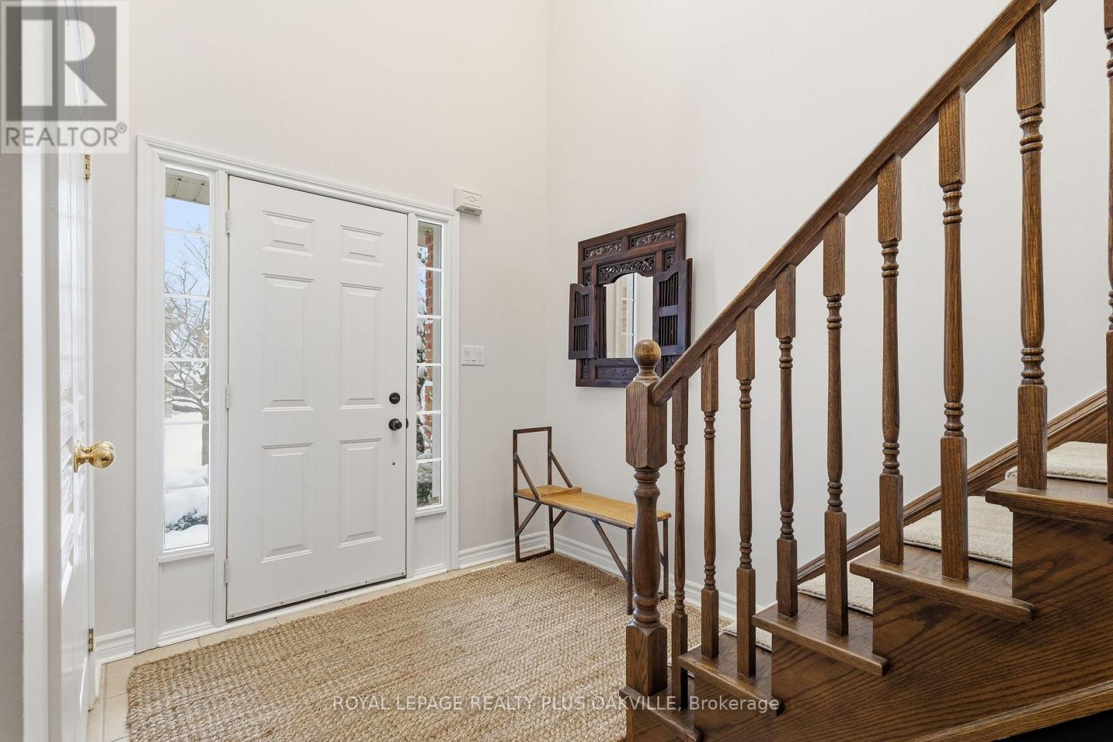 2249 Woodcrest Drive, Oakville, Ontario  L6M 4C6 - Photo 5 - W12703938