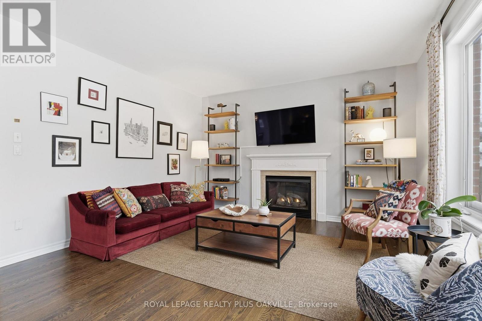 2249 Woodcrest Drive, Oakville, Ontario  L6M 4C6 - Photo 7 - W12703938