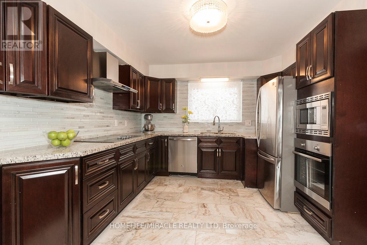 3481 Ashcroft Crescent, Mississauga, Ontario  L5C 2R6 - Photo 10 - W12703940