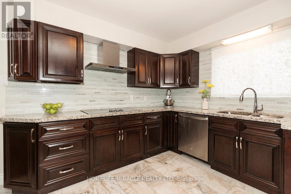 3481 Ashcroft Crescent, Mississauga, Ontario  L5C 2R6 - Photo 11 - W12703940