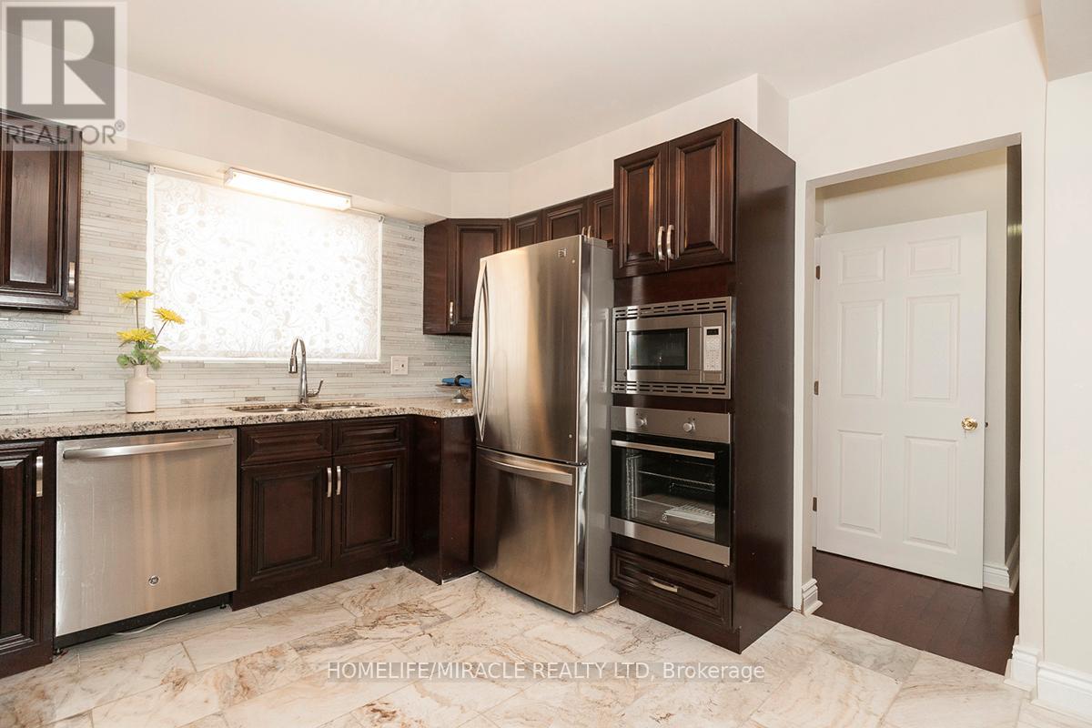 3481 Ashcroft Crescent, Mississauga, Ontario  L5C 2R6 - Photo 12 - W12703940