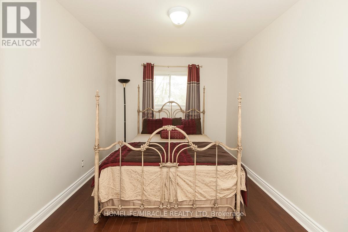 3481 Ashcroft Crescent, Mississauga, Ontario  L5C 2R6 - Photo 13 - W12703940