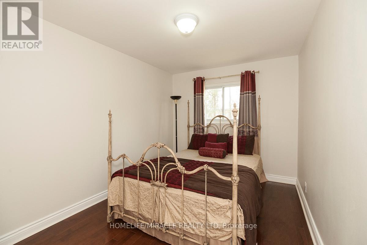 3481 Ashcroft Crescent, Mississauga, Ontario  L5C 2R6 - Photo 14 - W12703940