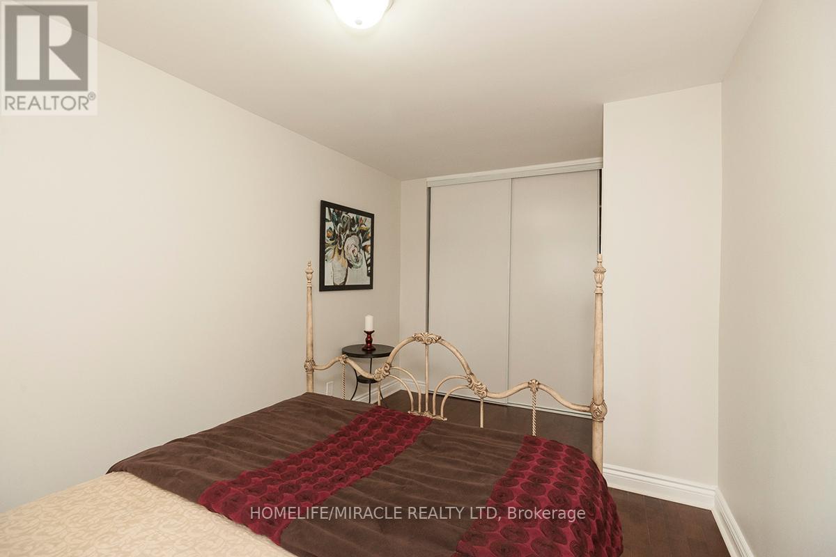 3481 Ashcroft Crescent, Mississauga, Ontario  L5C 2R6 - Photo 15 - W12703940