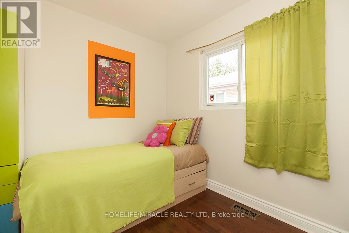 3481 Ashcroft Crescent, Mississauga, Ontario  L5C 2R6 - Photo 17 - W12703940