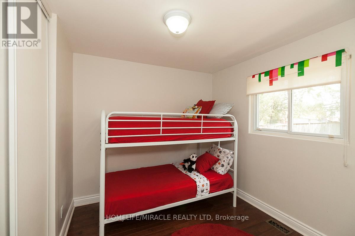 3481 Ashcroft Crescent, Mississauga, Ontario  L5C 2R6 - Photo 21 - W12703940