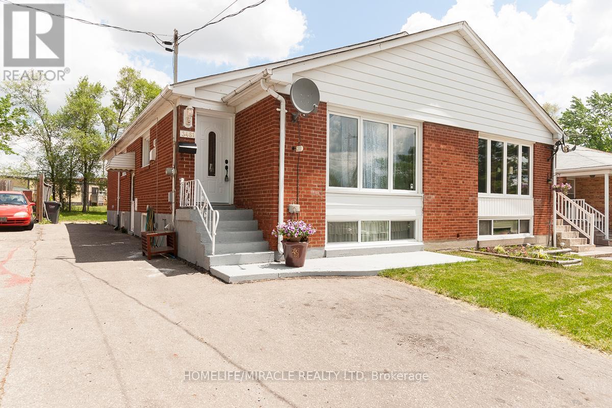 3481 Ashcroft Crescent, Mississauga, Ontario  L5C 2R6 - Photo 3 - W12703940