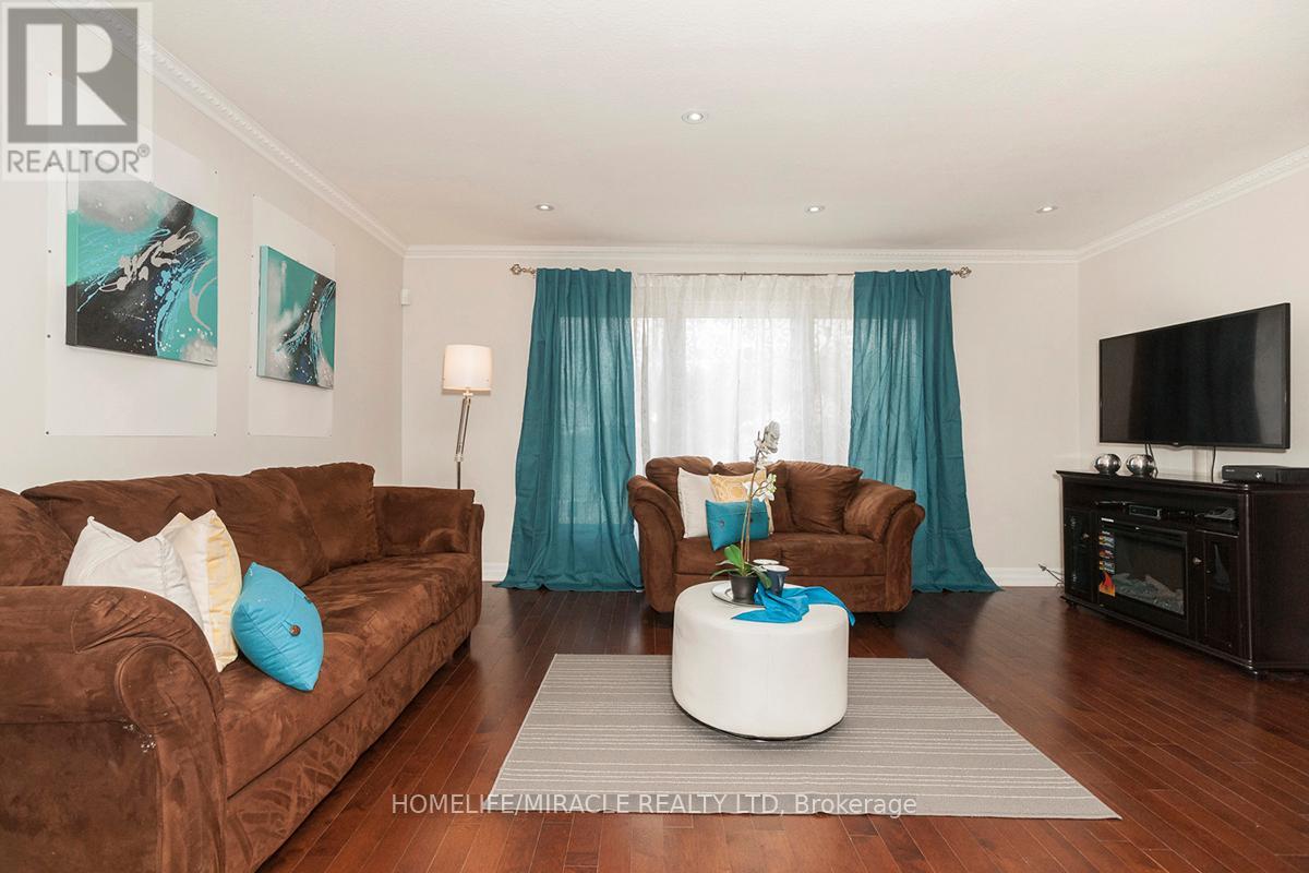 3481 Ashcroft Crescent, Mississauga, Ontario  L5C 2R6 - Photo 6 - W12703940