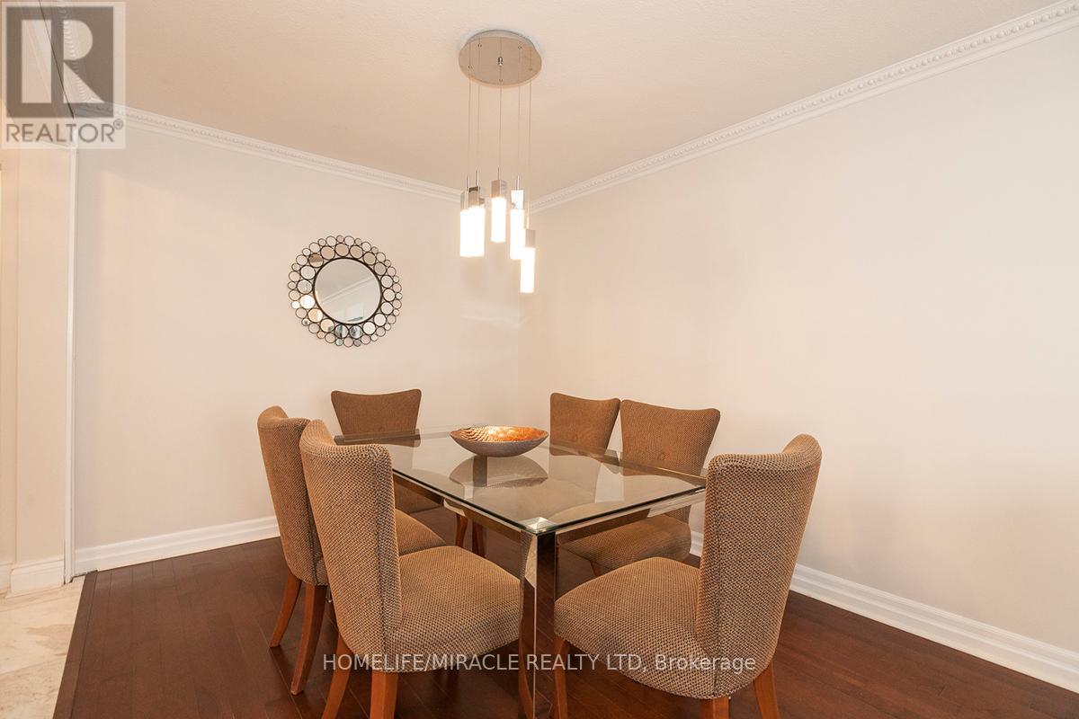 3481 Ashcroft Crescent, Mississauga, Ontario  L5C 2R6 - Photo 8 - W12703940