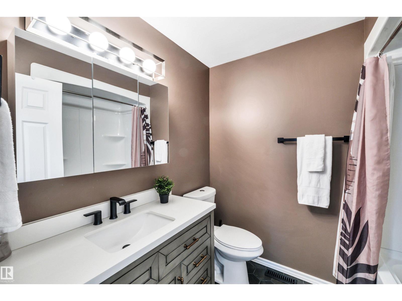 8612 33 Av Nw Nw, Edmonton, Alberta  T6K 2Y1 - Photo 19 - E4470282