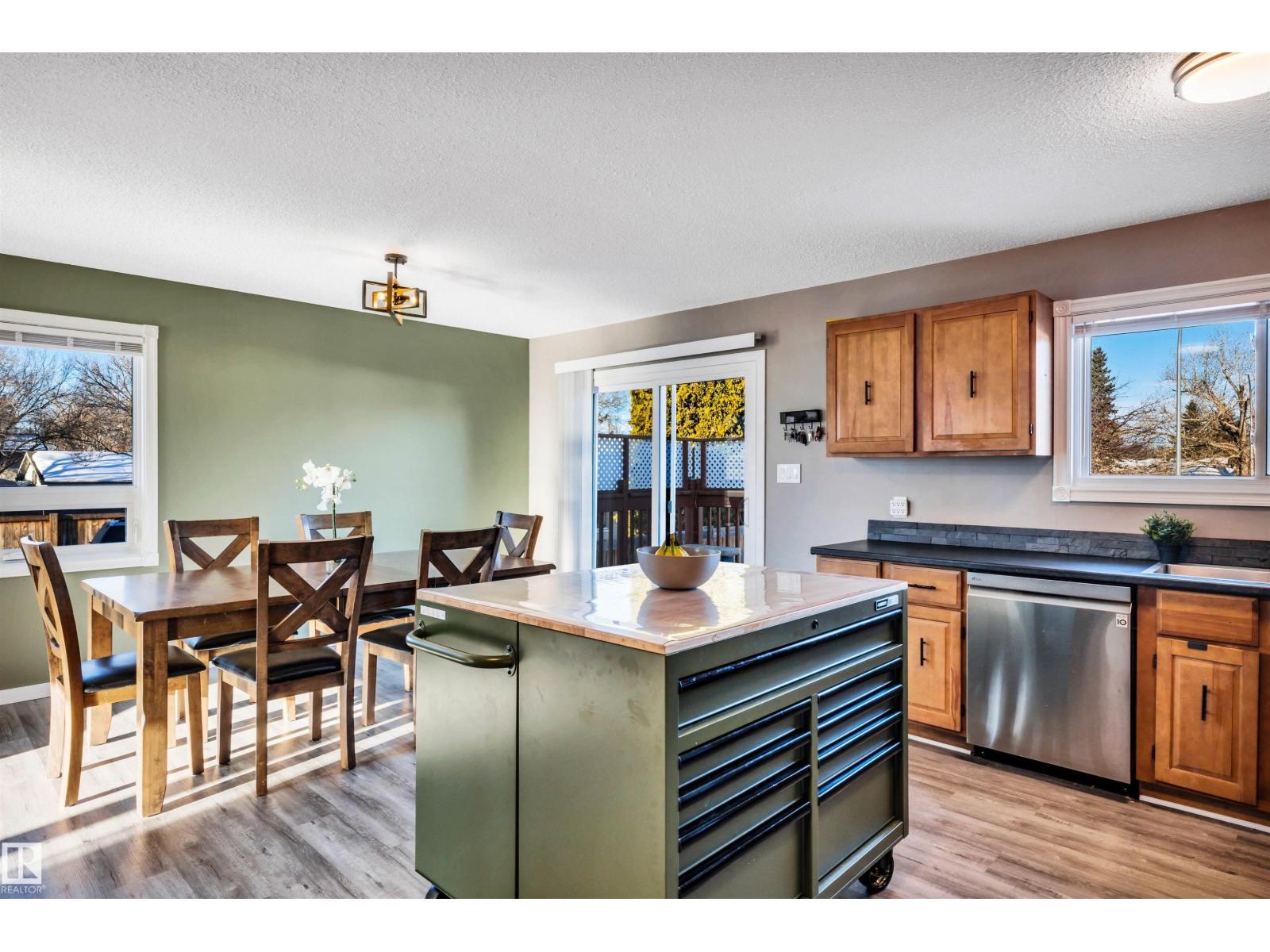 8612 33 Av Nw Nw, Edmonton, Alberta  T6K 2Y1 - Photo 9 - E4470282