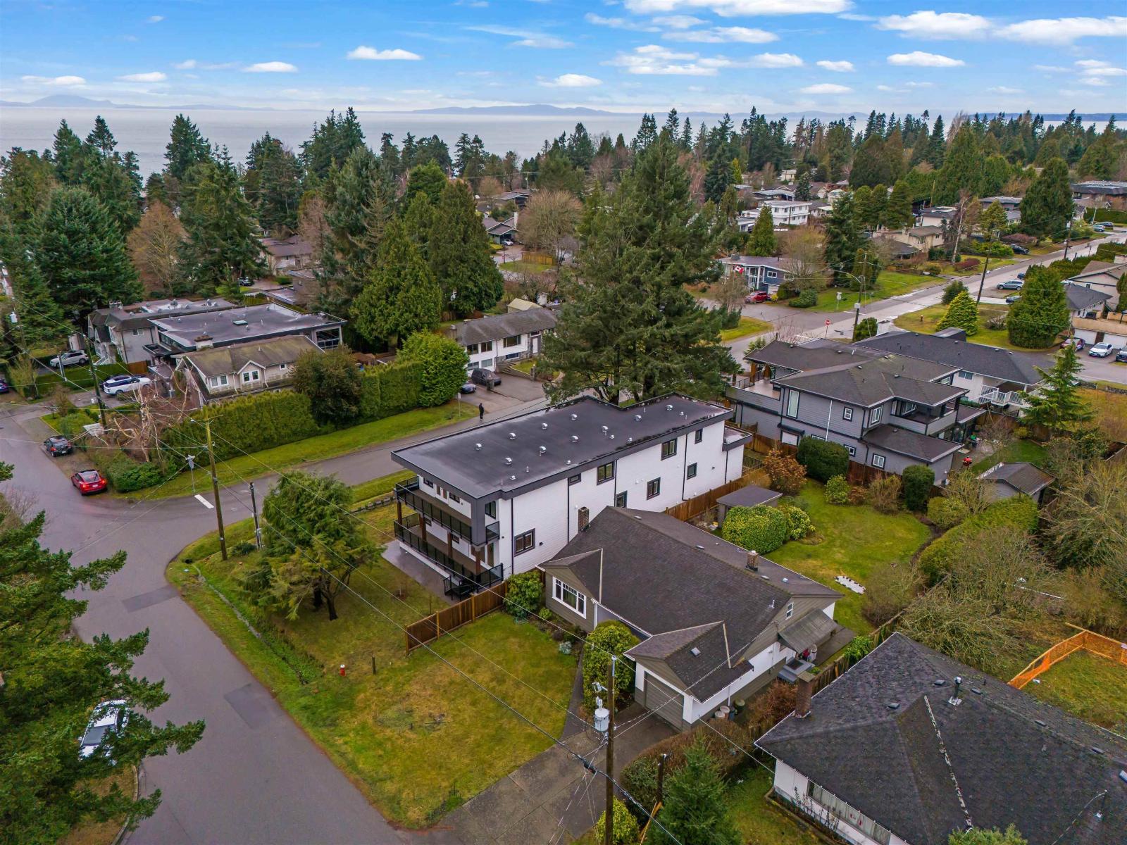 13915 Blackburn Avenue, White Rock, British Columbia  V4B 2Z3 - Photo 38 - R3080034