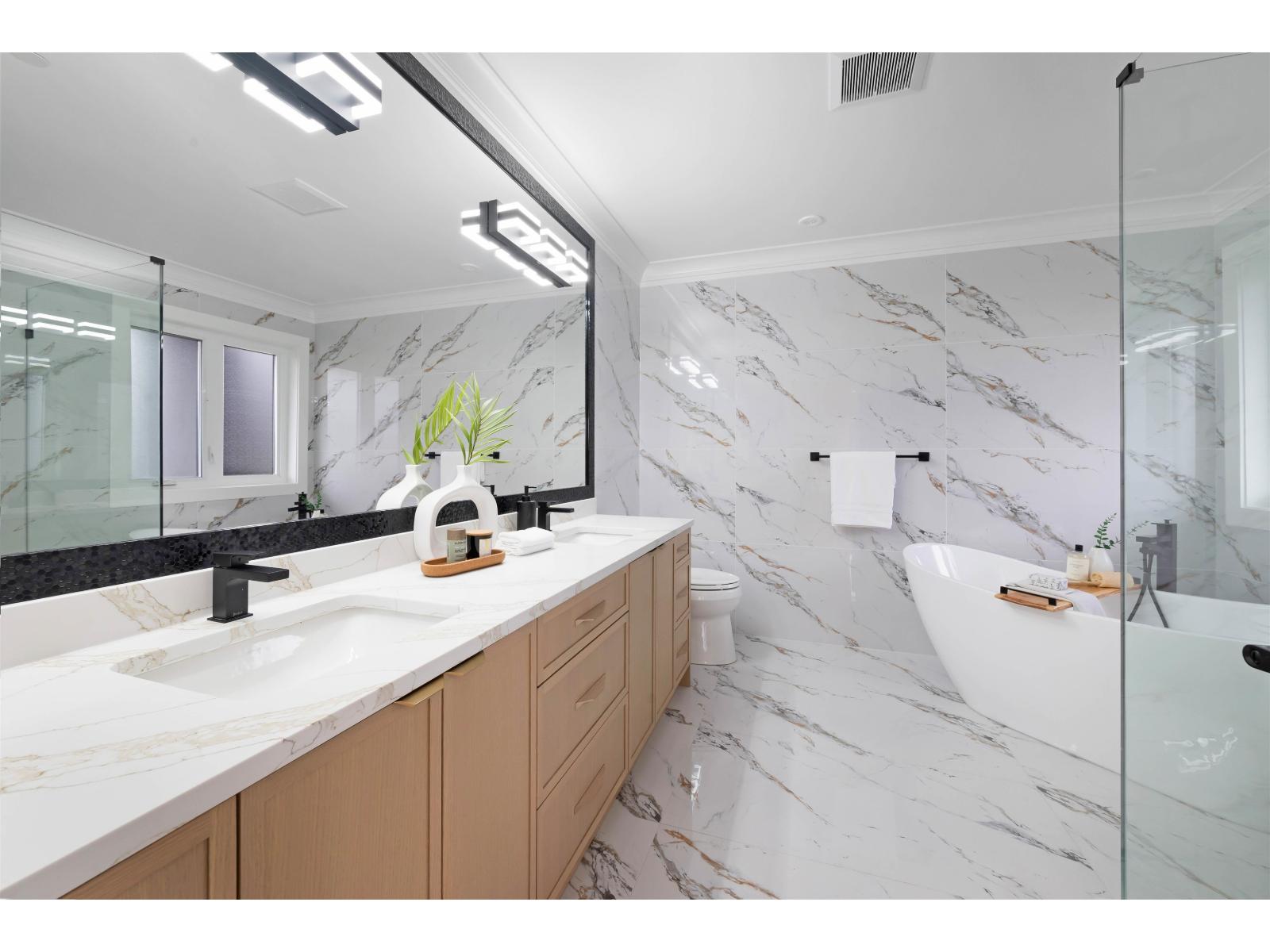 13915 Blackburn Avenue, White Rock, British Columbia  V4B 2Z3 - Photo 19 - R3080034