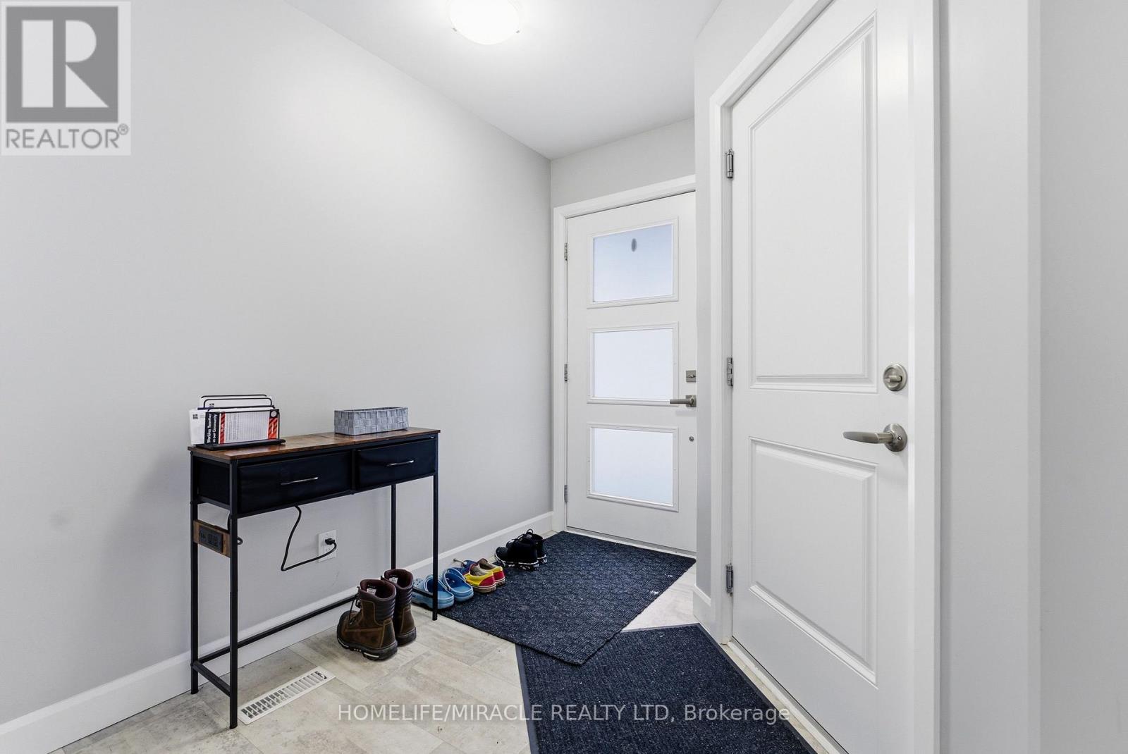 38 Dewal Place, Belleville, Ontario  K8P 0H2 - Photo 5 - X12703876