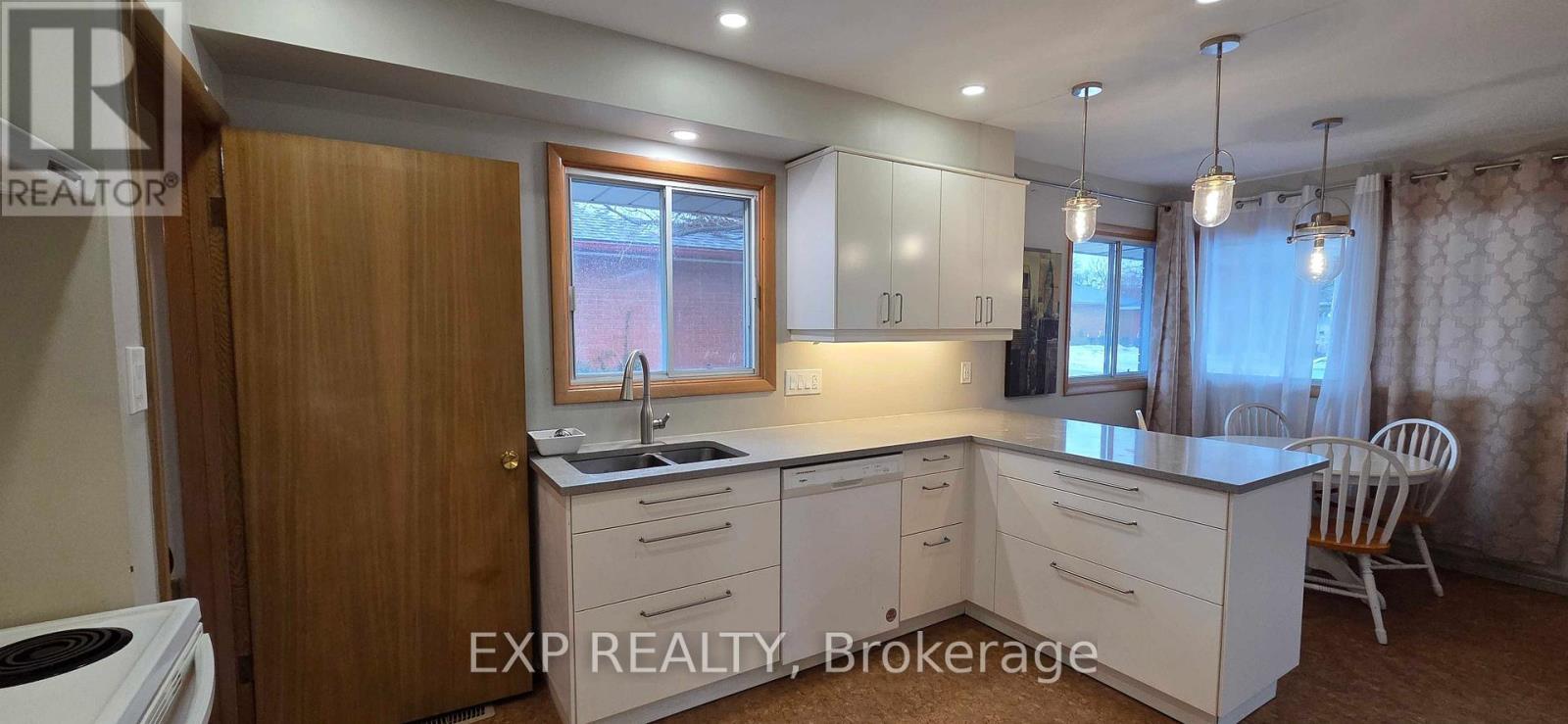 A - 46 Munroe Street, Kitchener, Ontario  N2C 1V7 - Photo 7 - X12703890