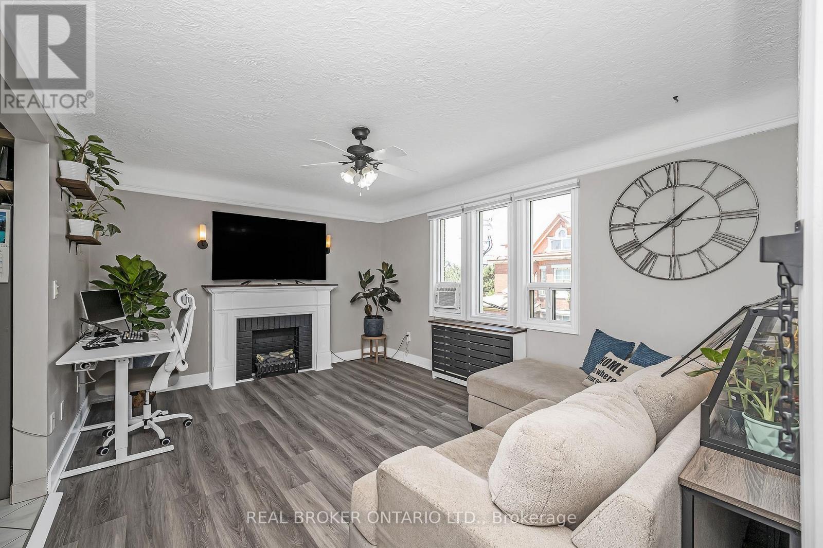 22 - 6 VINELAND AVENUE, Hamilton, Ontario