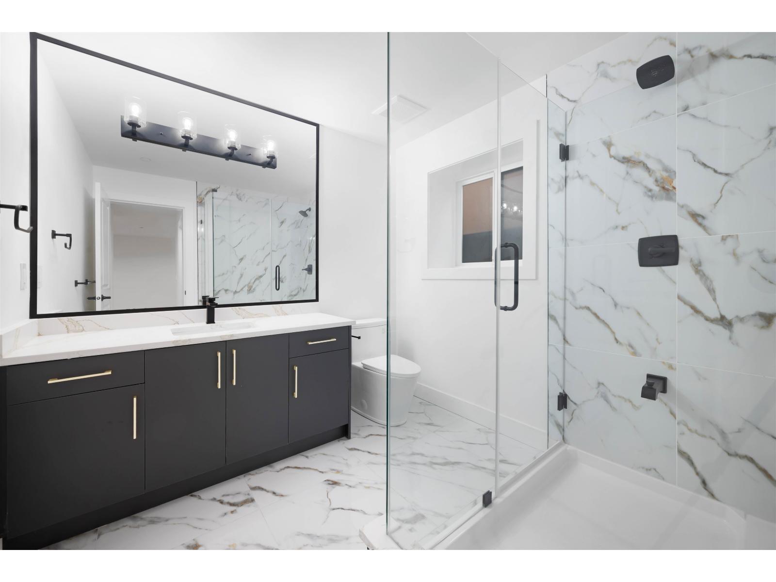 13915 Blackburn Avenue, White Rock, British Columbia  V4B 2Z3 - Photo 30 - R3080034