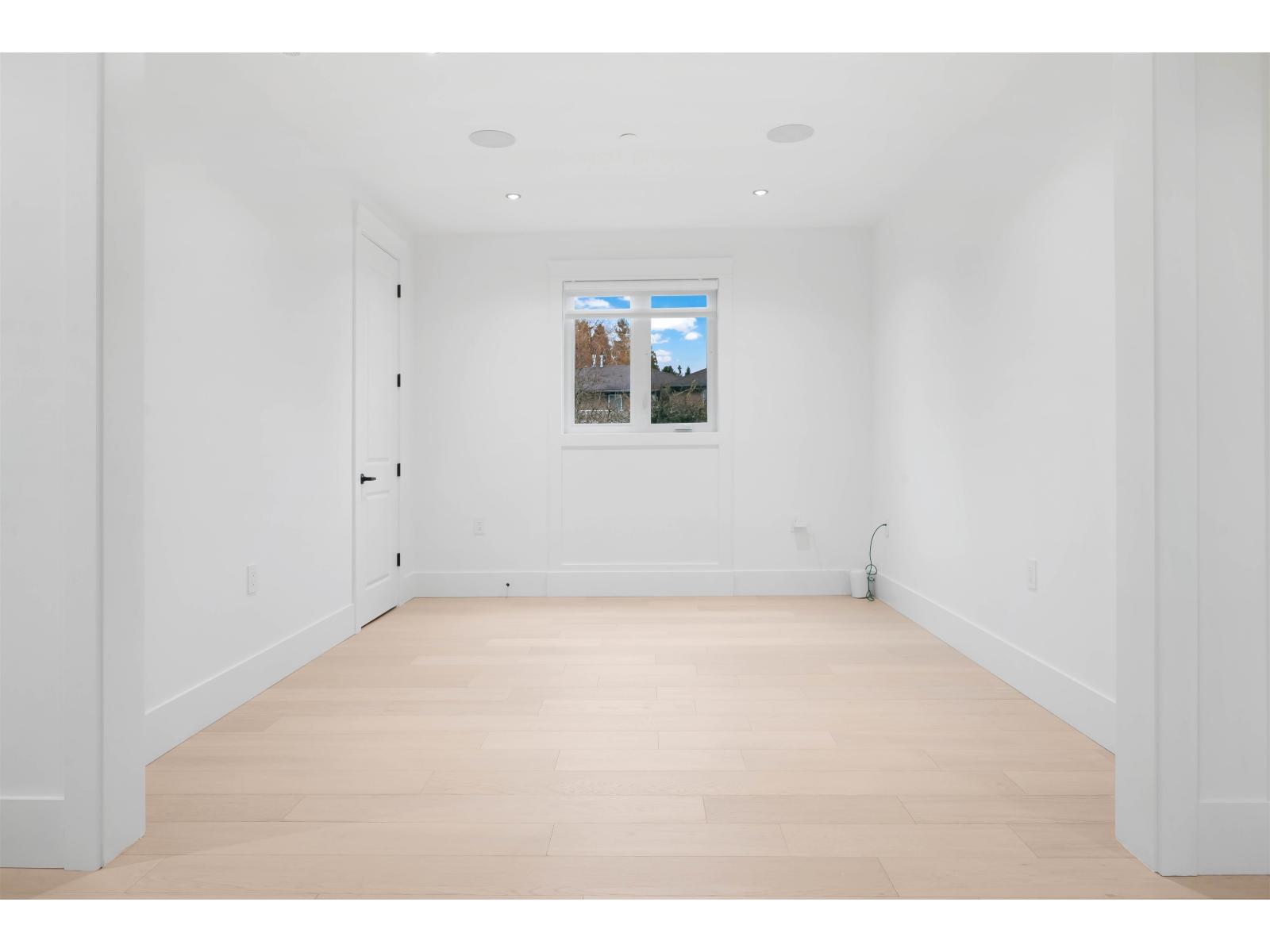 13915 Blackburn Avenue, White Rock, British Columbia  V4B 2Z3 - Photo 14 - R3080034