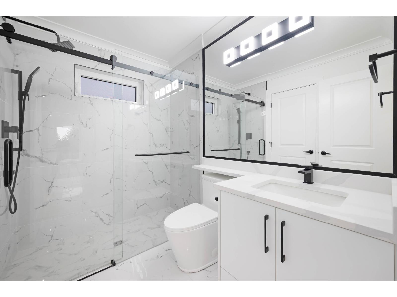 13915 Blackburn Avenue, White Rock, British Columbia  V4B 2Z3 - Photo 28 - R3080034