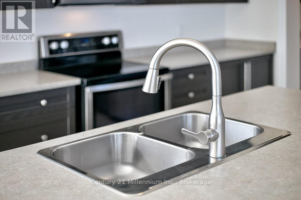 204 Lia Drive, Clearview (Stayner), Ontario  L0M 1S0 - Photo 14 - S12462424