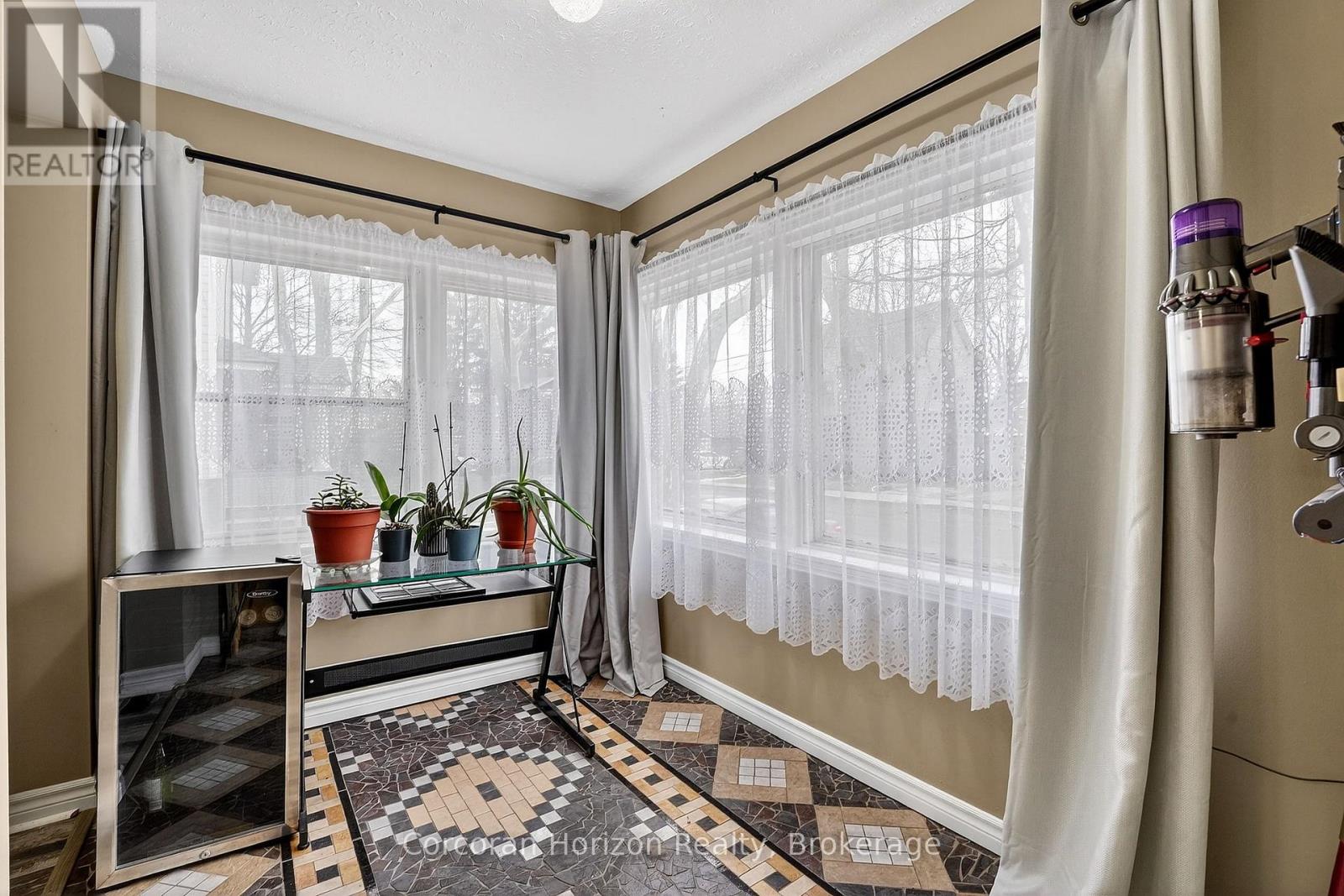 5270 Second Avenue, Niagara Falls, Ontario  L2E 4K2 - Photo 11 - X12703982