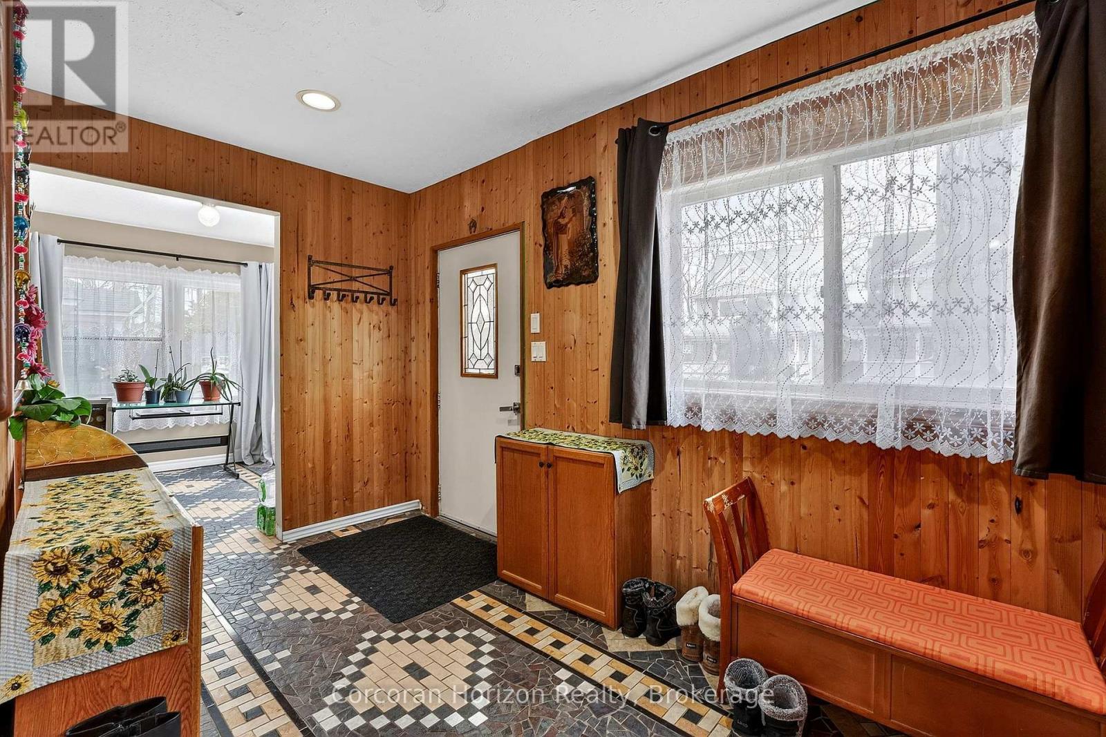 5270 Second Avenue, Niagara Falls, Ontario  L2E 4K2 - Photo 7 - X12703982