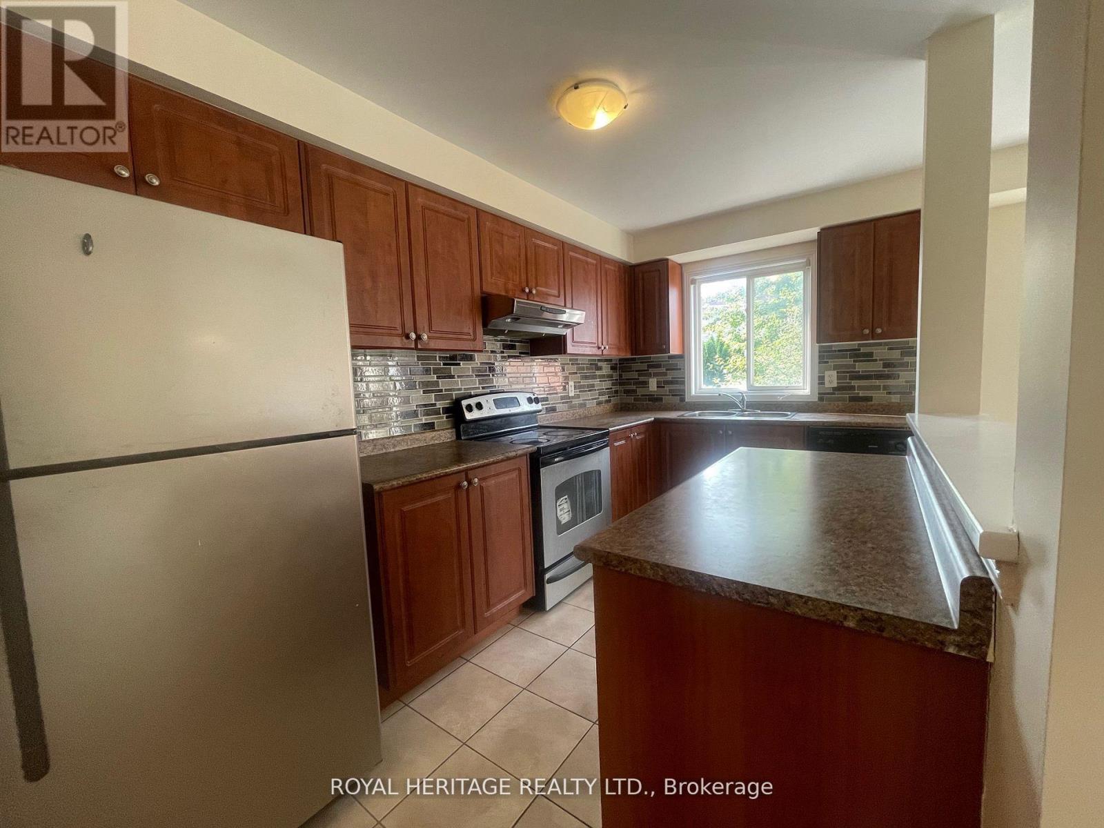 16 Pilkington Drive, Toronto, Ontario  M1L 0B6 - Photo 8 - E12704154