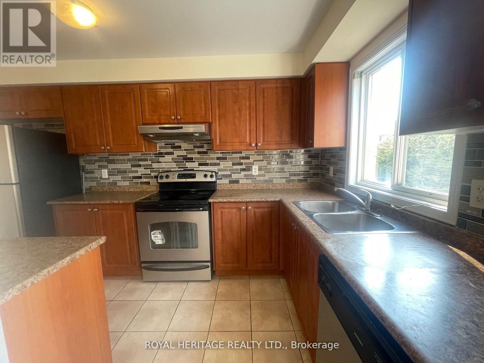 16 Pilkington Drive, Toronto, Ontario  M1L 0B6 - Photo 9 - E12704154