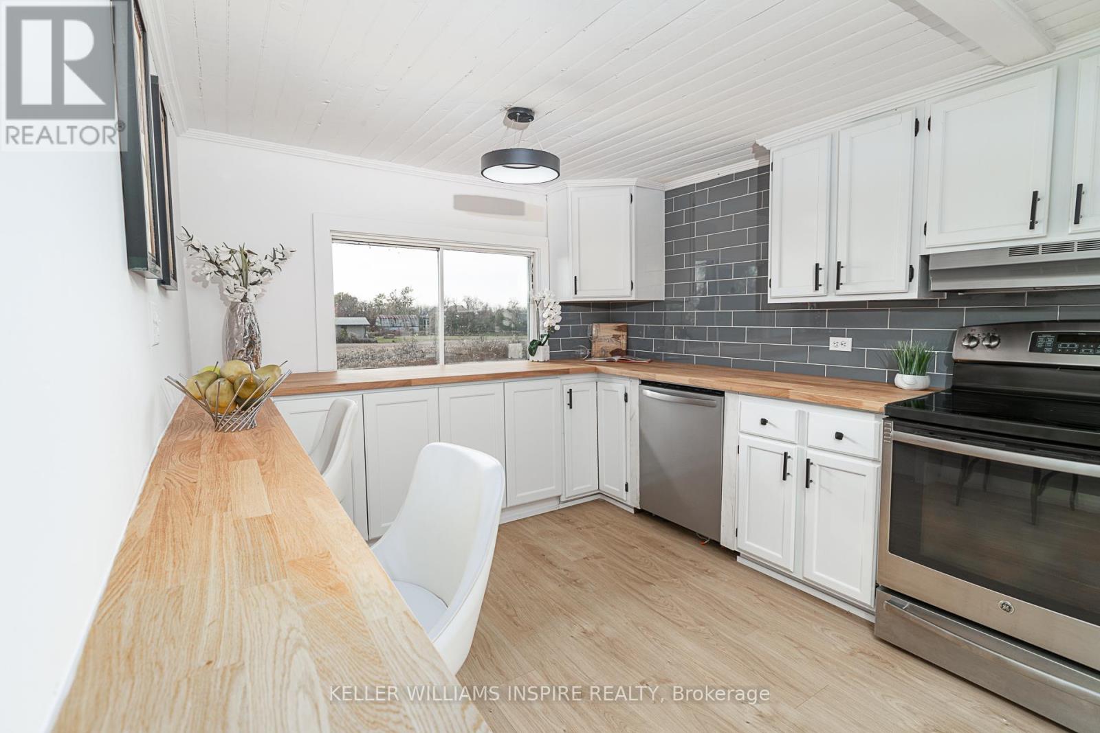 3048 Victoria Road, Prince Edward County, Ontario  K0K 1L0 - Photo 10 - X12703986