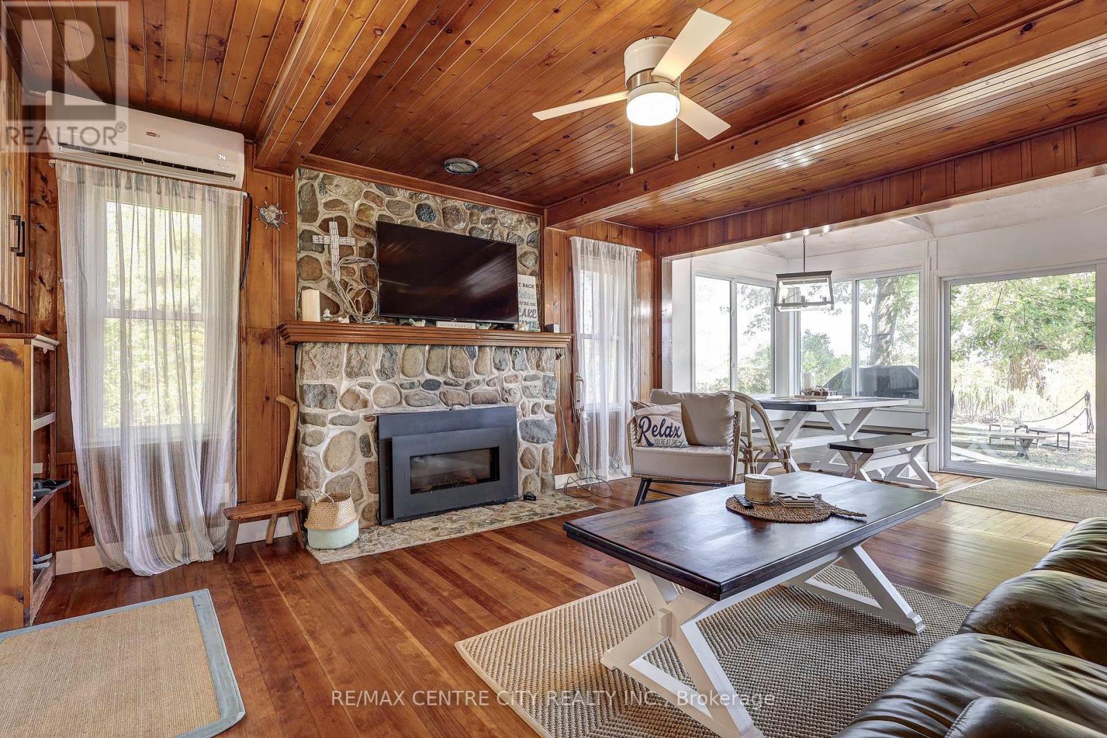 17374 Lakeshore Road, Chatham-Kent, Ontario  N0P 1X0 - Photo 13 - X12704026