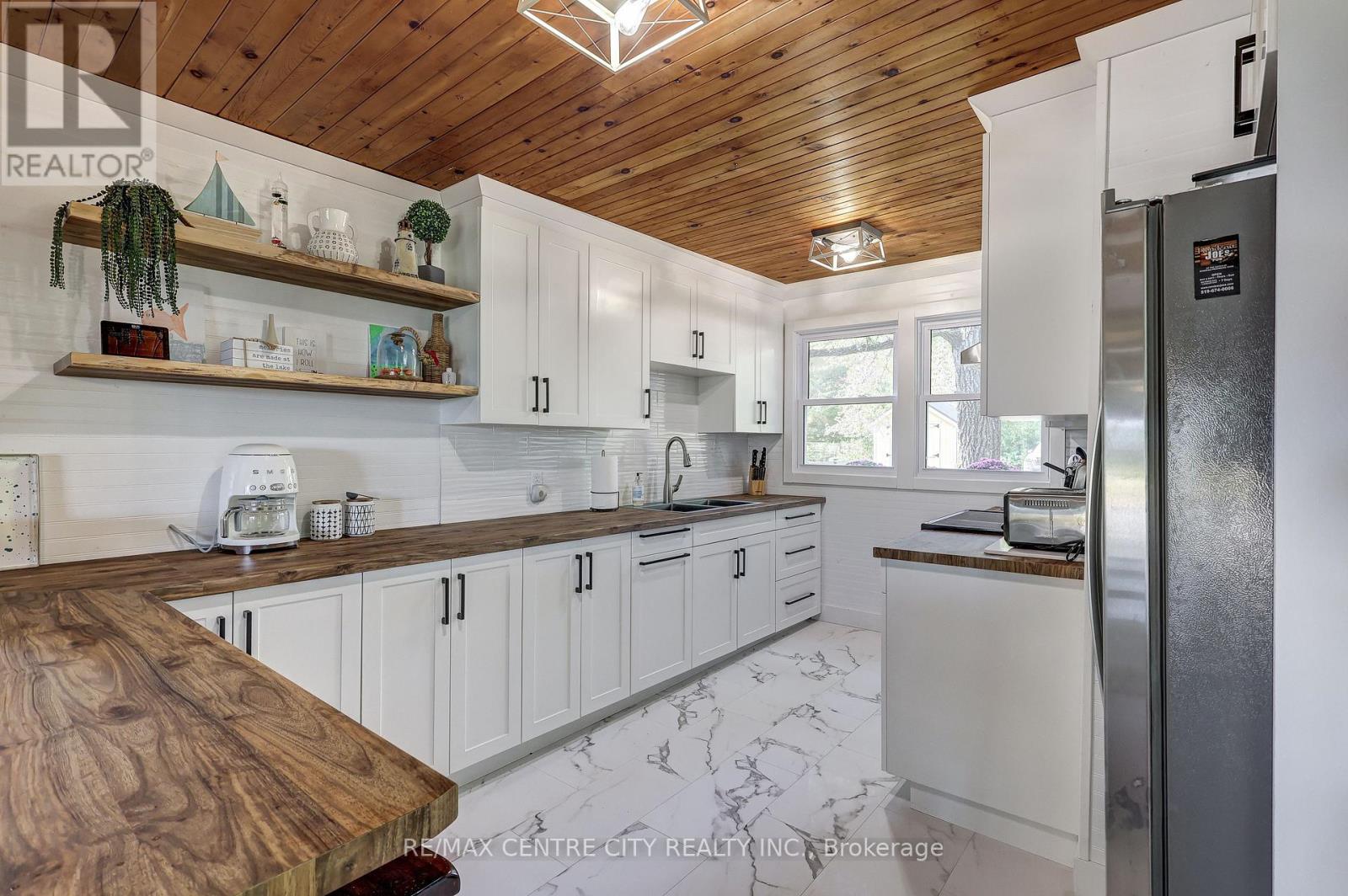 17374 Lakeshore Road, Chatham-Kent, Ontario  N0P 1X0 - Photo 18 - X12704026