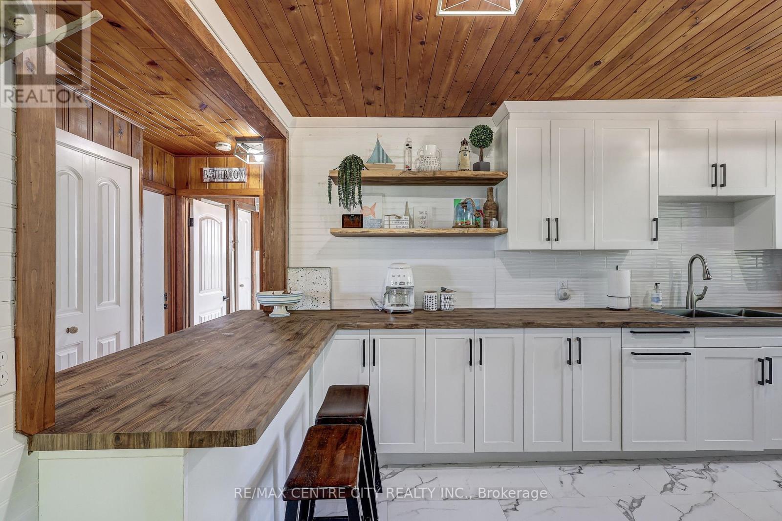 17374 Lakeshore Road, Chatham-Kent, Ontario  N0P 1X0 - Photo 19 - X12704026