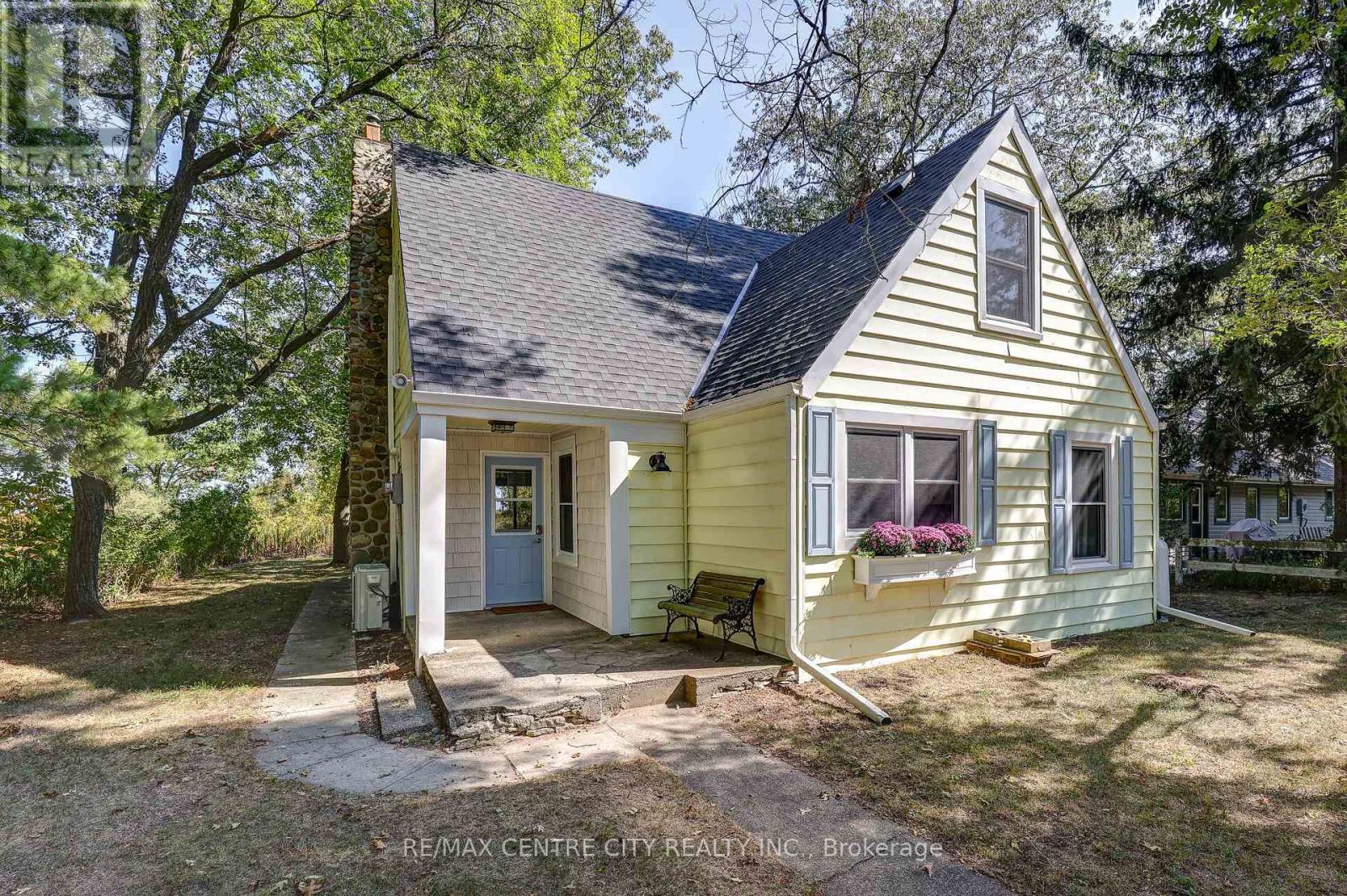 17374 Lakeshore Road, Chatham-Kent, Ontario  N0P 1X0 - Photo 2 - X12704026