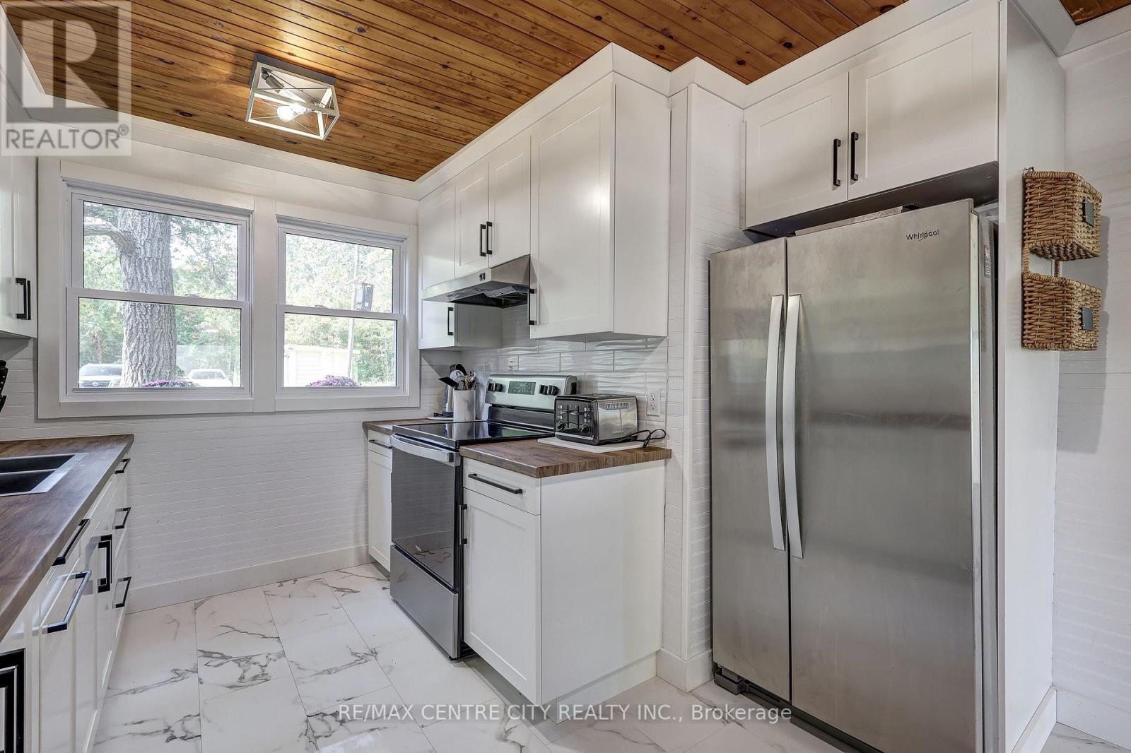 17374 Lakeshore Road, Chatham-Kent, Ontario  N0P 1X0 - Photo 20 - X12704026