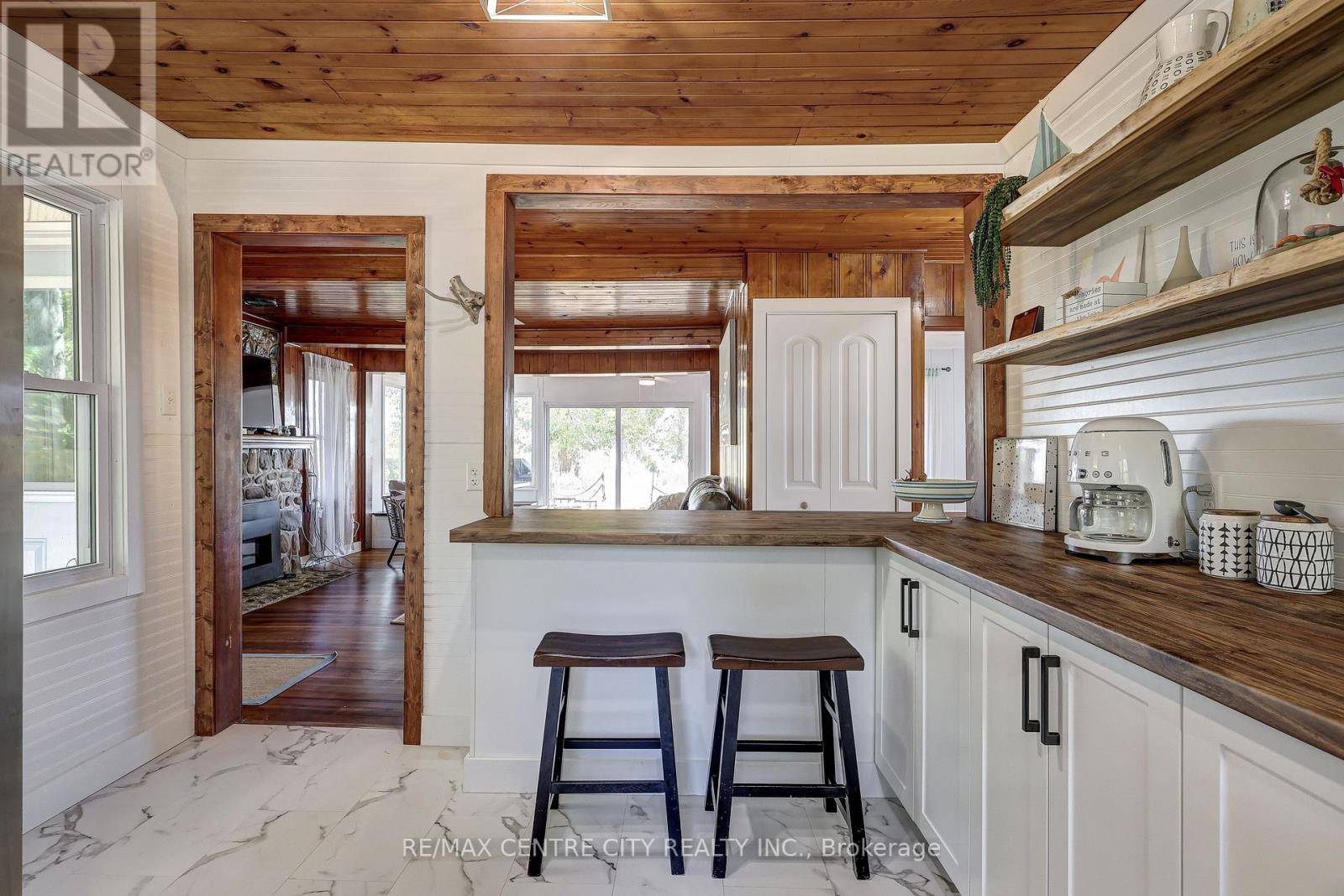 17374 Lakeshore Road, Chatham-Kent, Ontario  N0P 1X0 - Photo 22 - X12704026