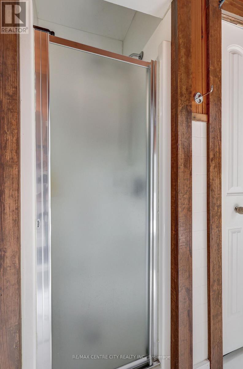 17374 Lakeshore Road, Chatham-Kent, Ontario  N0P 1X0 - Photo 31 - X12704026