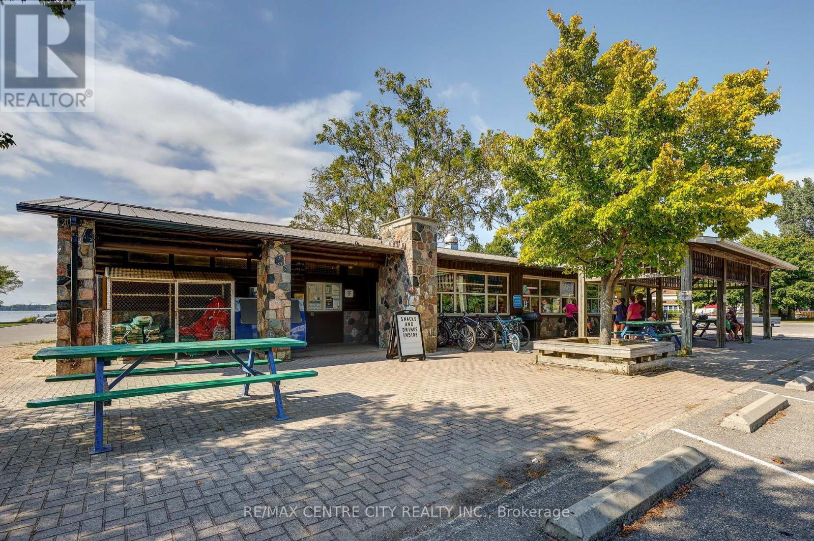 17374 Lakeshore Road, Chatham-Kent, Ontario  N0P 1X0 - Photo 43 - X12704026