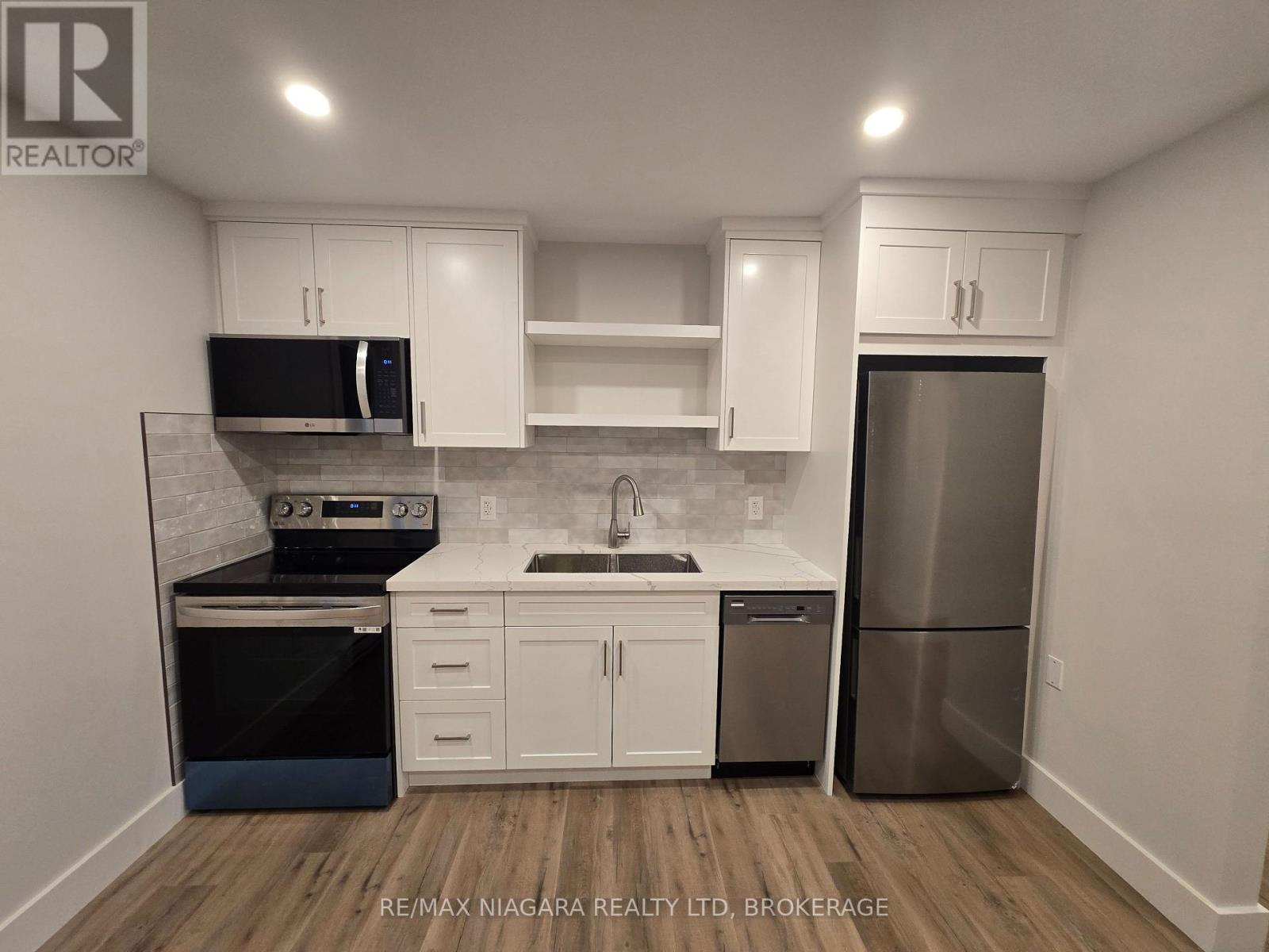 Upper - 397 Welland Street, Port Colborne (Killaly East), Ontario  L3K 1V8 - Photo 1 - X12696976