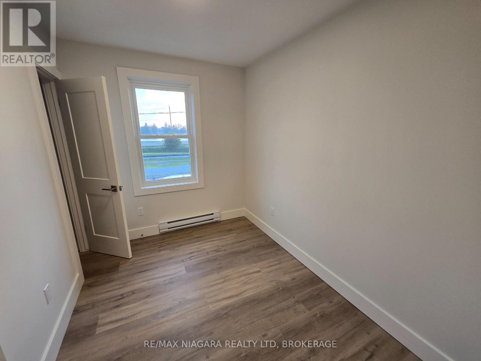 Upper - 397 Welland Street, Port Colborne (Killaly East), Ontario  L3K 1V8 - Photo 2 - X12696976