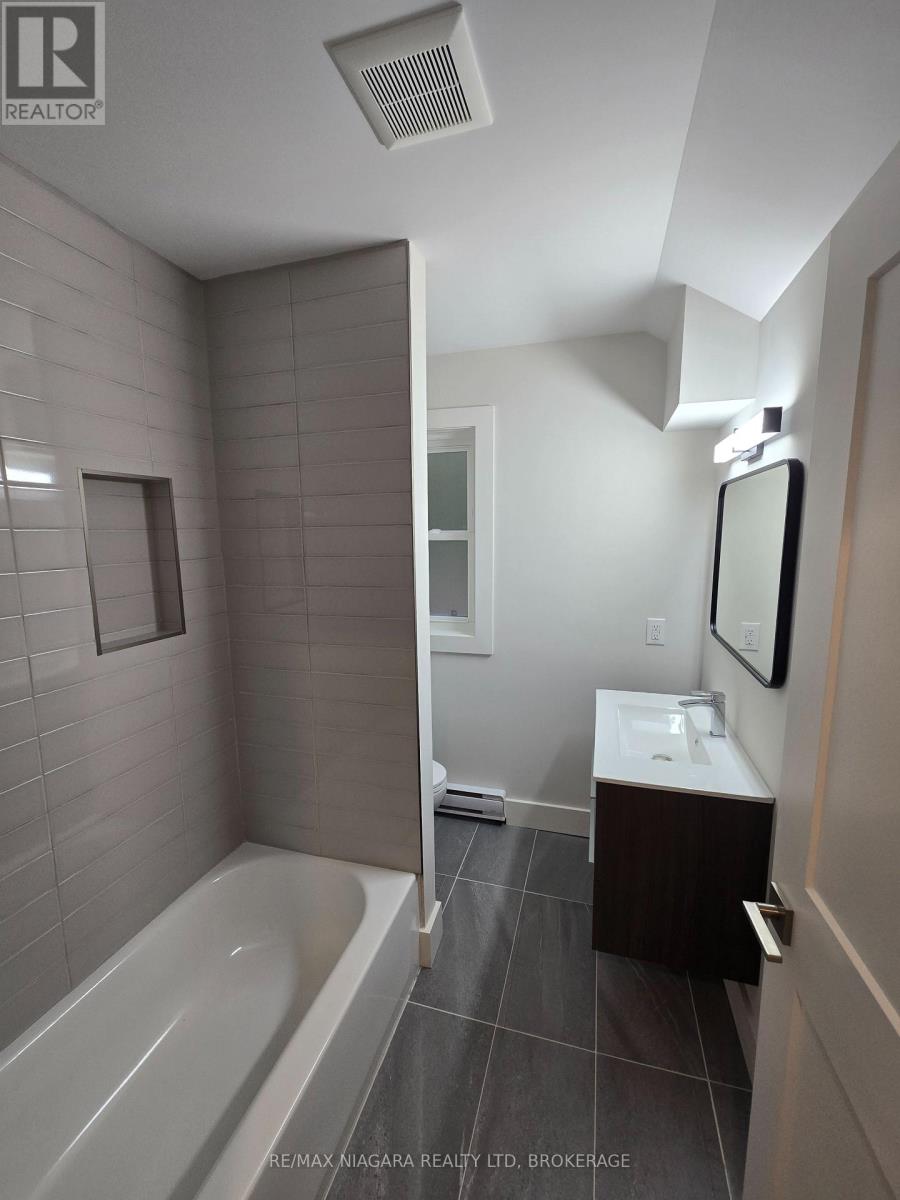 Upper - 397 Welland Street, Port Colborne (Killaly East), Ontario  L3K 1V8 - Photo 3 - X12696976