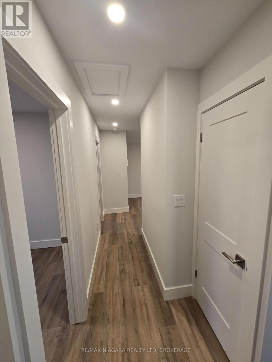 Upper - 397 Welland Street, Port Colborne (Killaly East), Ontario  L3K 1V8 - Photo 7 - X12696976