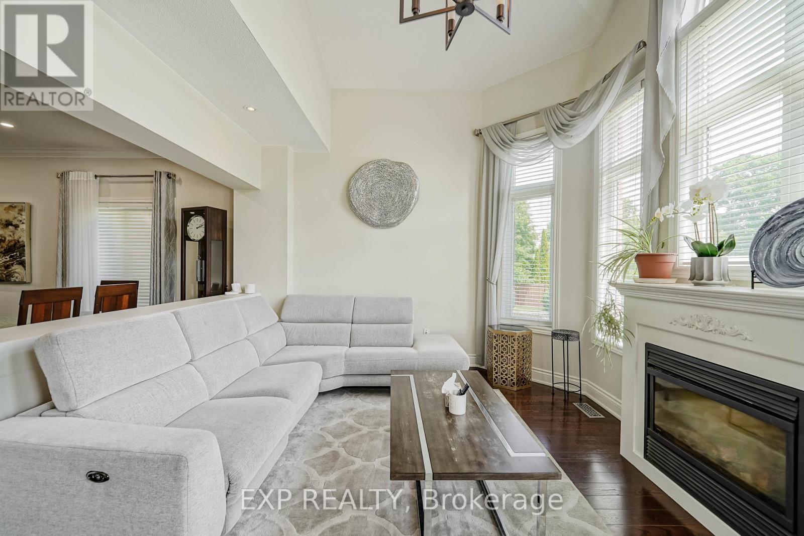 116 Colesbrook Road, Richmond Hill, Ontario  L4S 2G3 - Photo 4 - N12703752