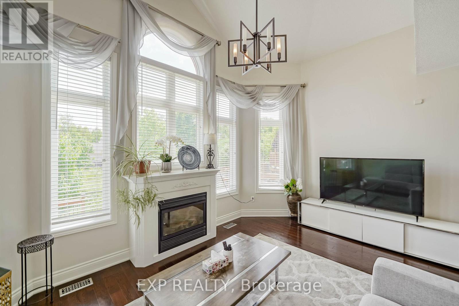 116 Colesbrook Road, Richmond Hill, Ontario  L4S 2G3 - Photo 5 - N12703752