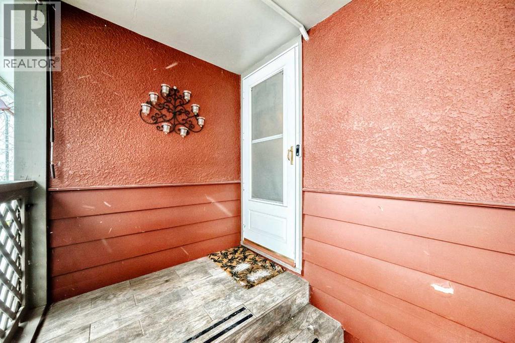 5923 Thorncliffe Drive Nw, Calgary, Alberta  T2K 2Z9 - Photo 3 - A2276899